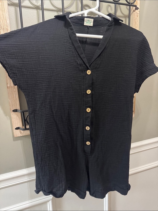 Blue Buttercup Tops - Relaxed Button-Front Black Short Sleeve jumper Small 100% cotton